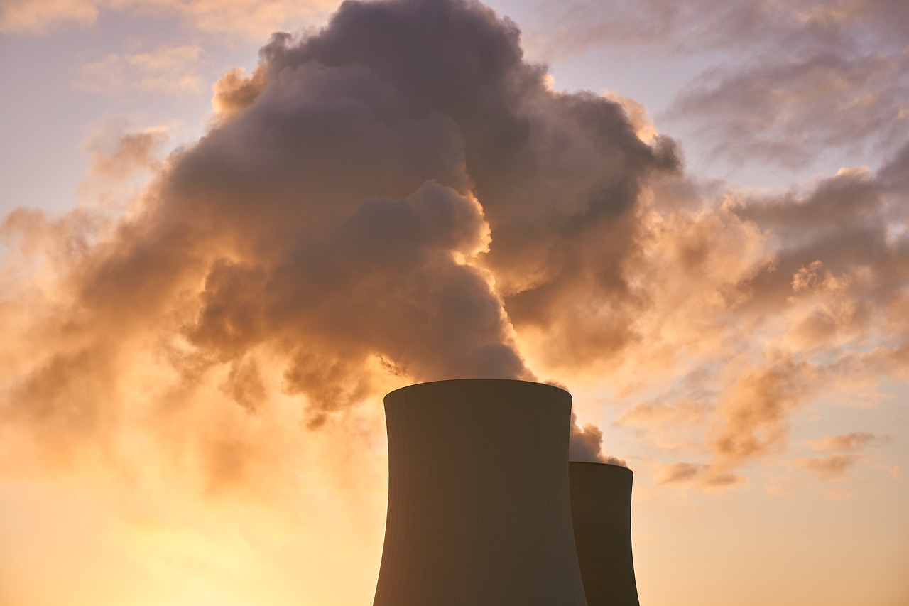 découvrez l'énergie nucléaire, une source d'énergie puissante et décarbonée, jouant un rôle clé dans la transition énergétique mondiale. apprenez-en davantage sur son fonctionnement, ses avantages et les défis qu'elle représente pour un avenir durable.