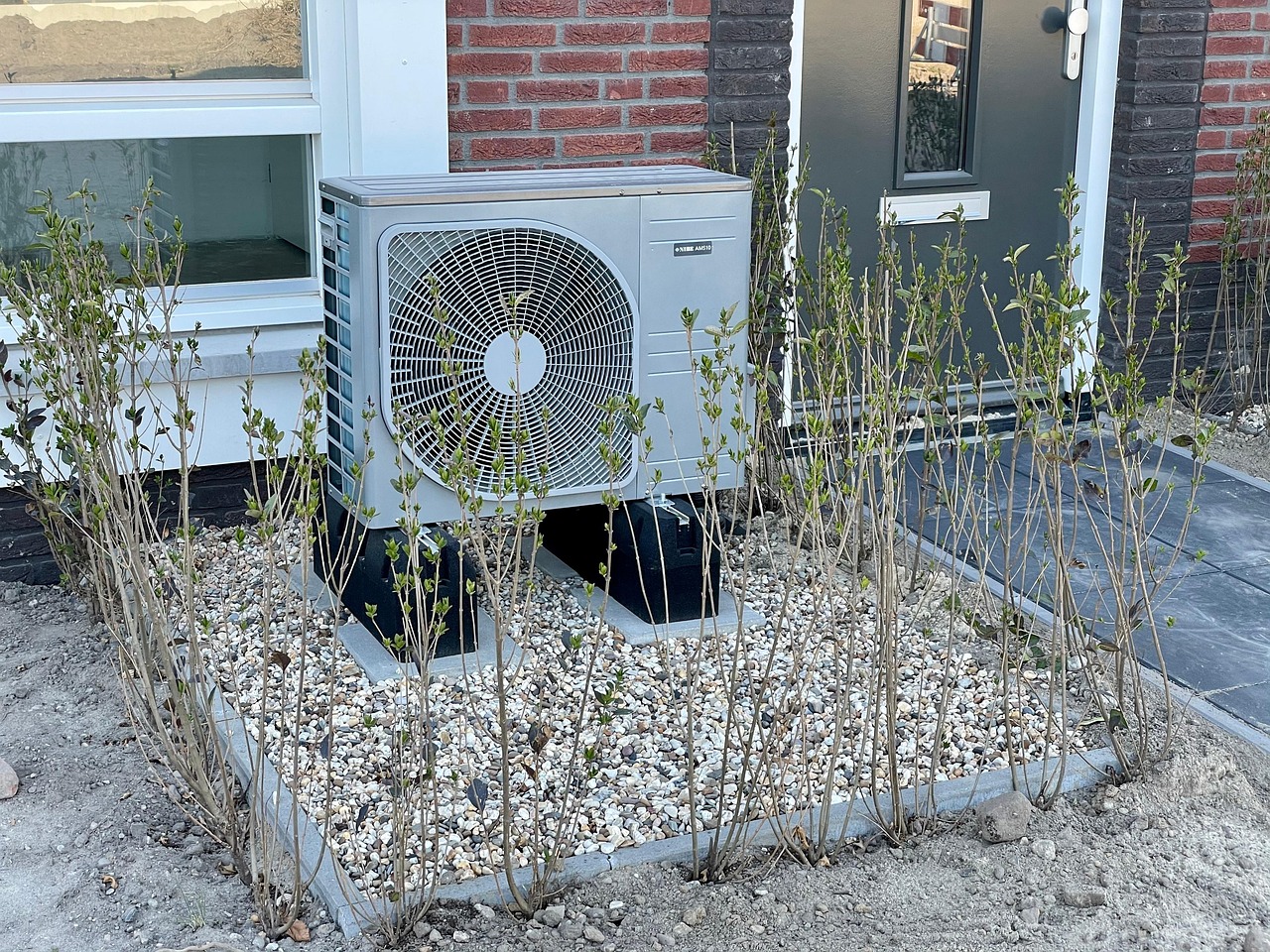 découvrez comment intégrer les énergies renouvelables dans votre maison pour réduire votre impact écologique et économiser sur vos factures d'énergie.