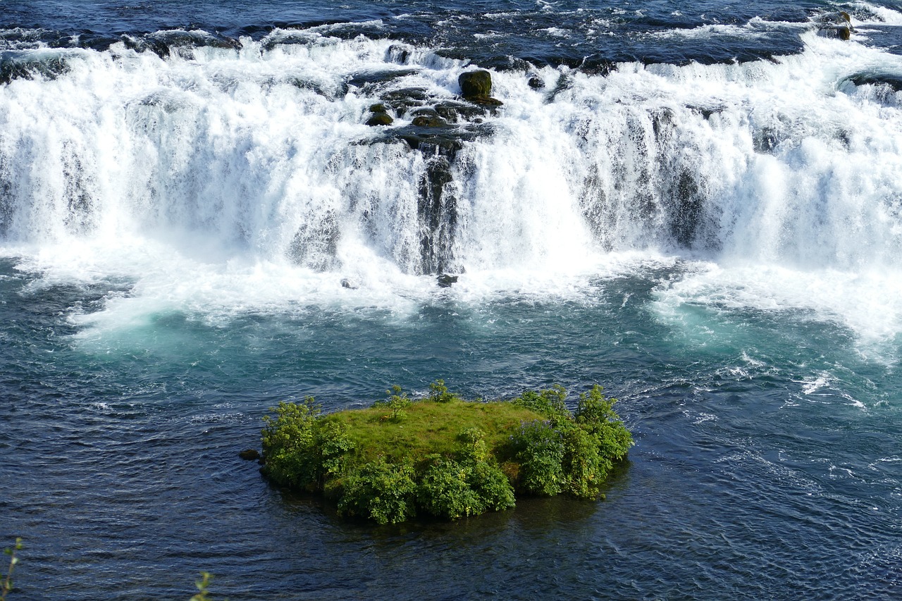 découvrez l'hydroélectricité, une source d'énergie renouvelable et durable qui exploite la force de l'eau pour produire de l'électricité. explorez ses avantages, son impact environnemental et son rôle essentiel dans la transition énergétique.