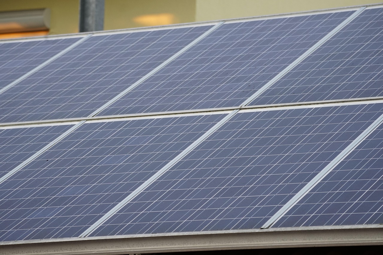 découvrez les avantages d'une installation photovoltaïque pour produire votre propre électricité, réduire vos factures énergétiques et contribuer à un avenir durable. faites le choix de l'énergie solaire et transformez votre toit en une source d'énergie propre et renouvelable.