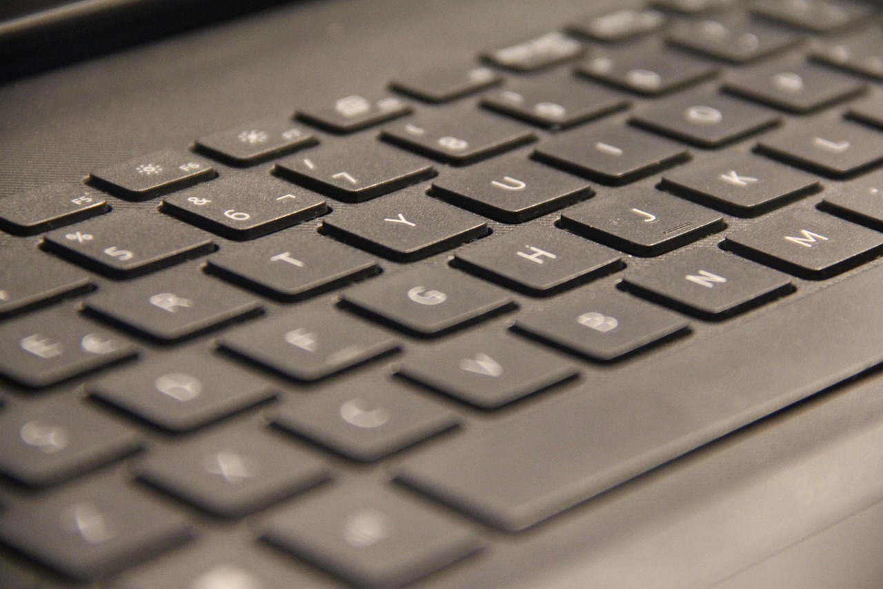 découvrez le dell xps 14, un ordinateur portable alliant performance, design élégant et portabilité, idéal pour les professionnels et les passionnés de technologie.