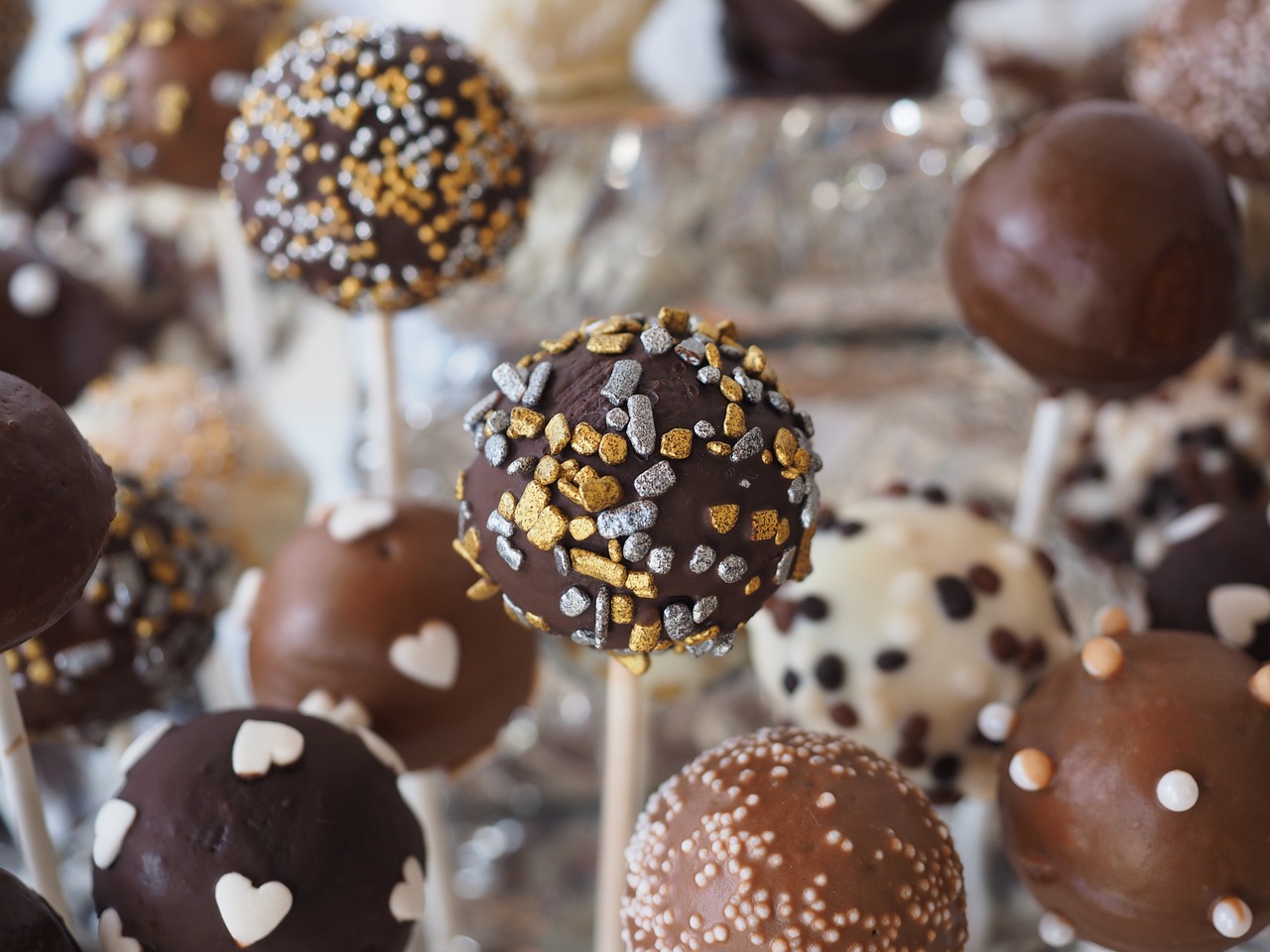 découvrez l'impact environnemental du chocolat, de la culture des fèves à la production. informez-vous sur les enjeux écologiques liés à cette délicieuse gourmandise et explorez des alternatives durables pour savourer le chocolat sans compromettre notre planète.