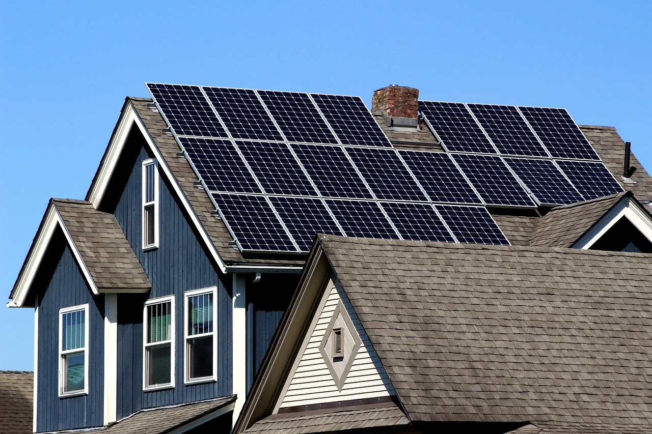 découvrez comment intégrer les énergies renouvelables à votre maison pour un confort durable et des économies d'énergie importantes.