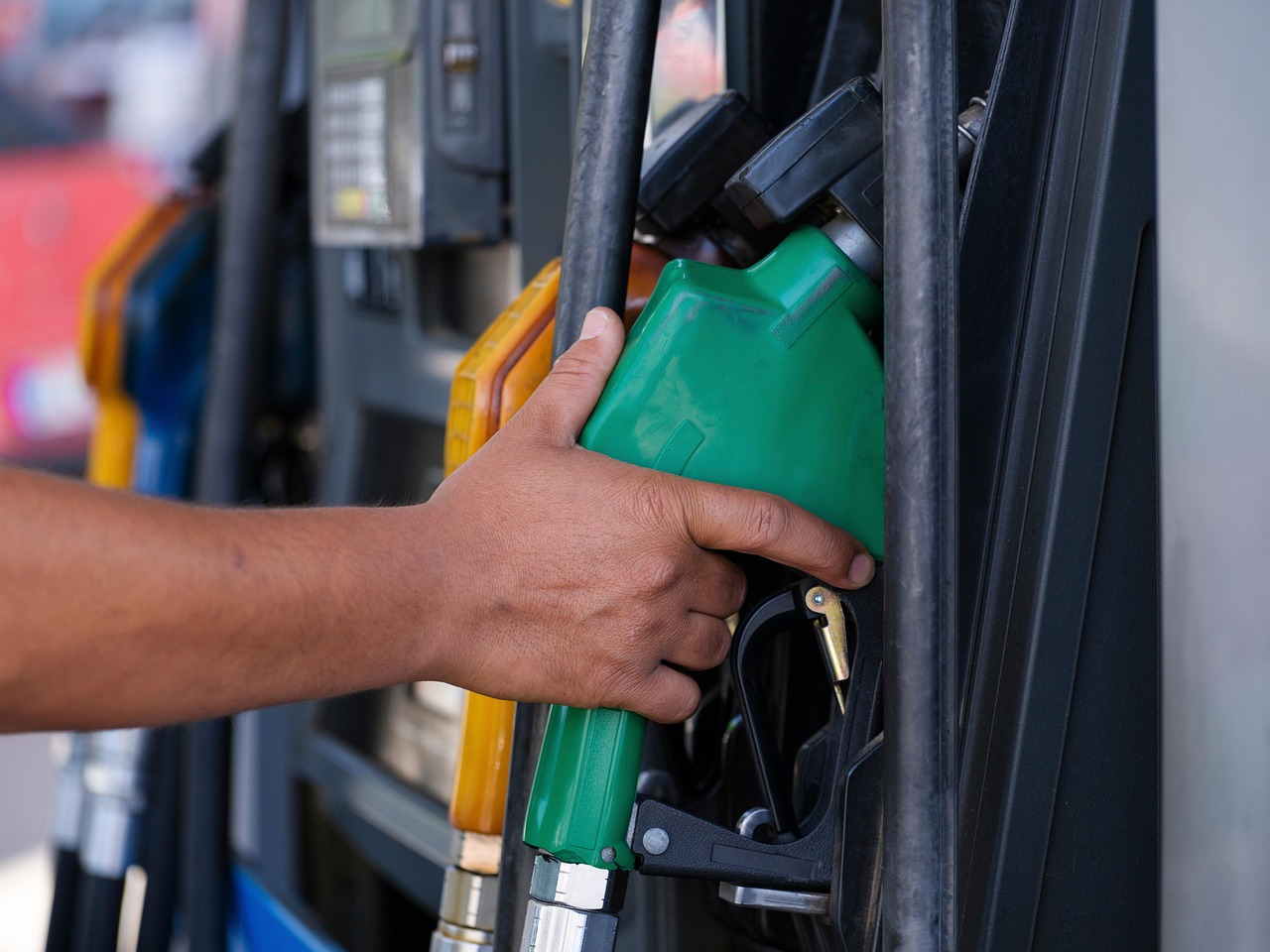découvrez le biodiesel, une alternative écologique aux carburants fossiles, fabriquée à partir de matières organiques renouvelables. apprenez-en plus sur ses avantages, son impact environnemental, et son rôle dans la transition énergétique.