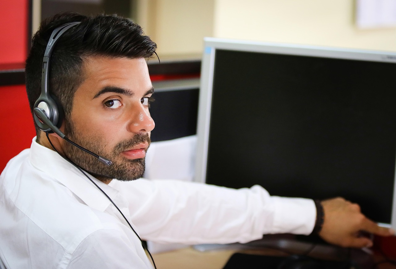 découvrez notre business center moderne offrant des espaces de travail flexibles, des bureaux équipés et des services professionnels pour booster votre productivité.