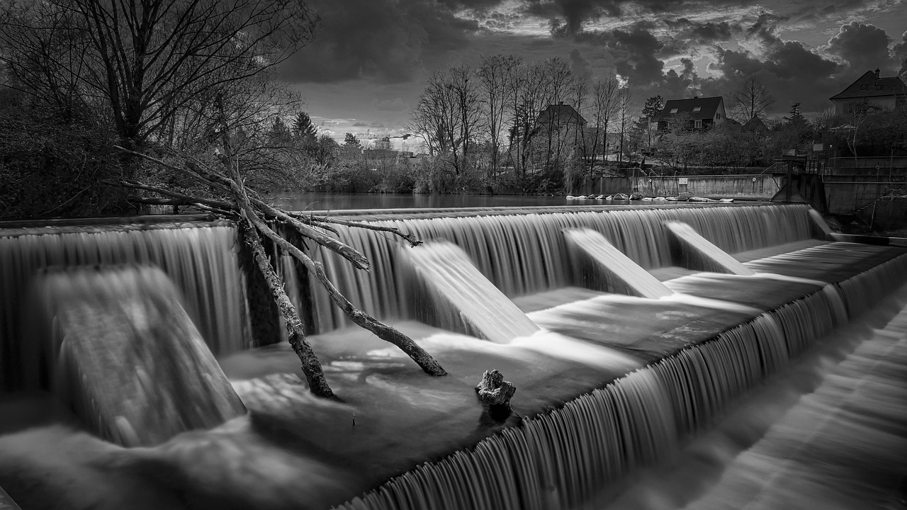 découvrez l'énergie hydroélectrique, une source d'énergie renouvelable et durable qui utilise la force de l'eau pour produire de l'électricité. explorez son fonctionnement, ses avantages et son rôle dans la transition énergétique.