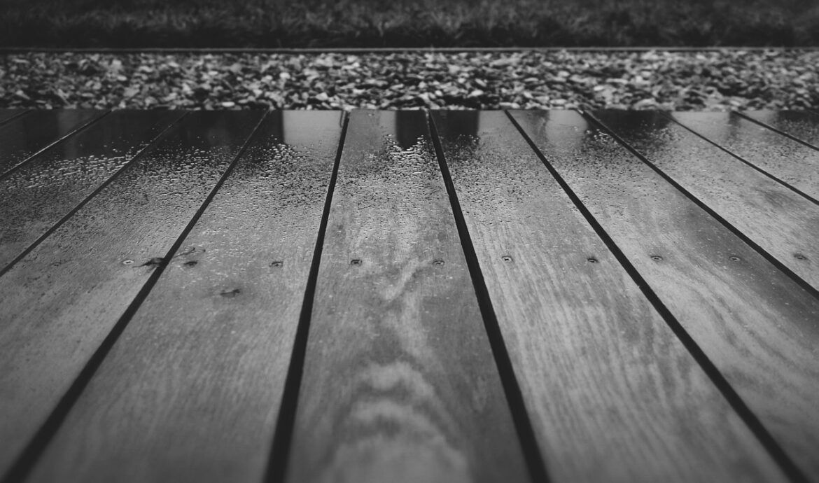 conseils essentiels pour l'entretien et la maintenance de votre terrasse en bois afin de préserver sa beauté et sa durabilité.